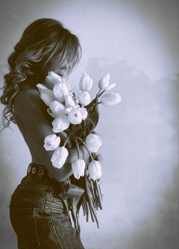 цветы и девушка