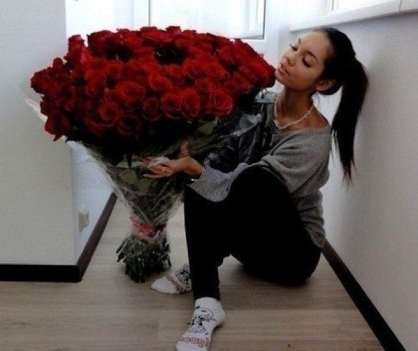 девушка с цветам