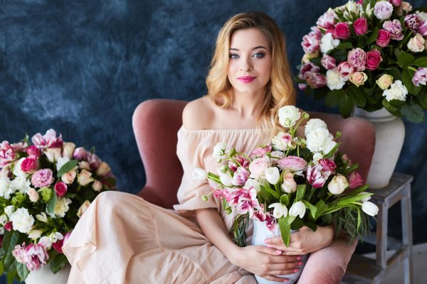 женщина с цветами