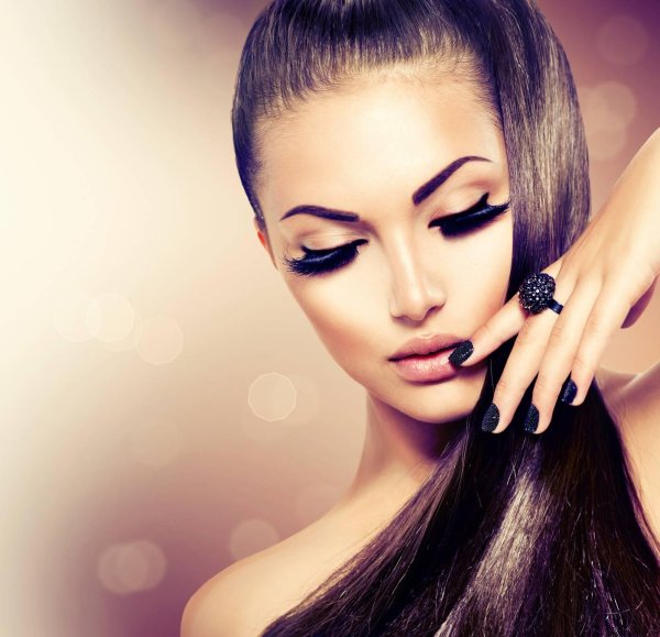 девушка с красивыми ресницами