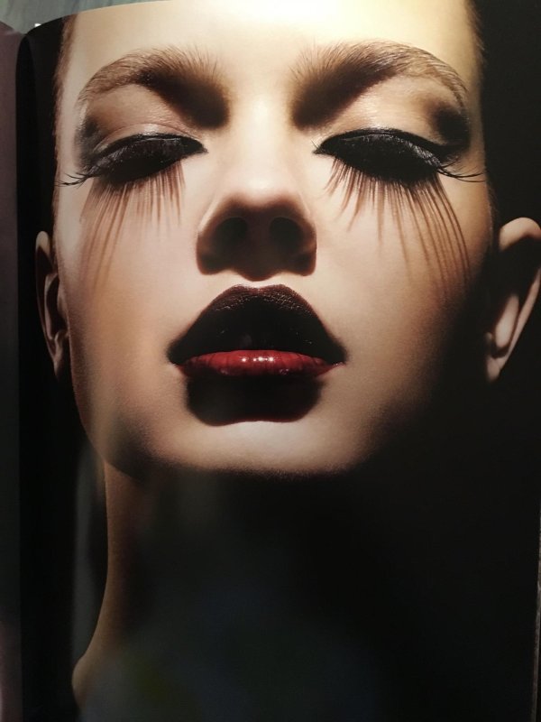 мрачный макияж