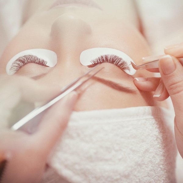 снятие нарощенных ресниц