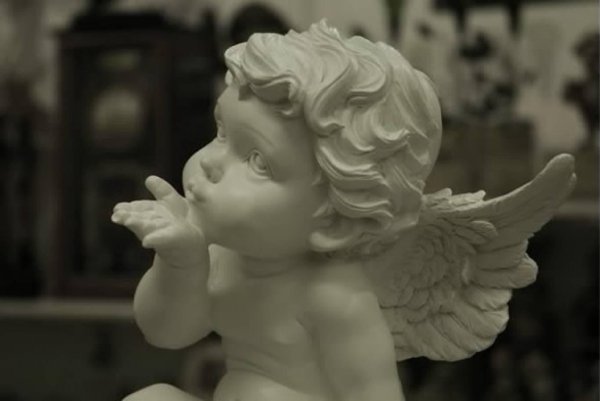 ангелочек скульптура