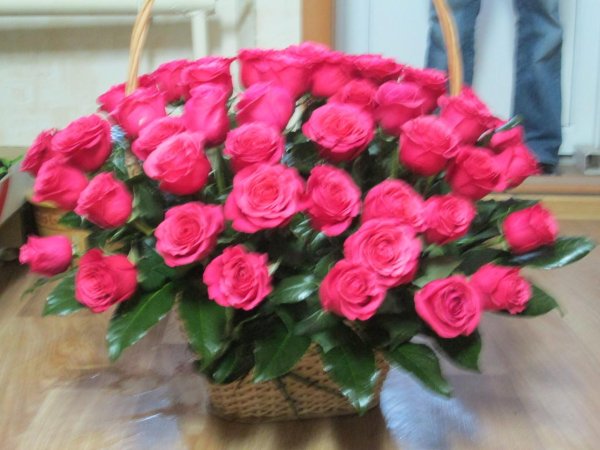 розы в корзинке