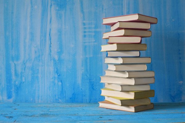 стопка книг