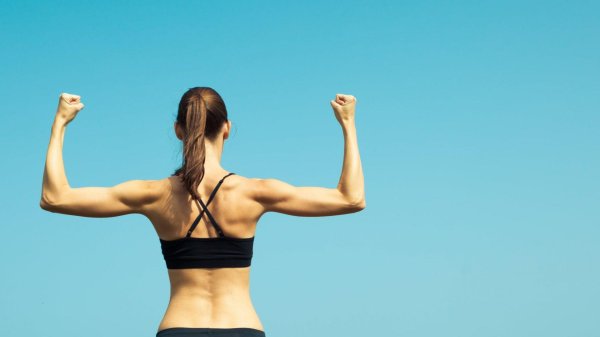 накаченная женская спина