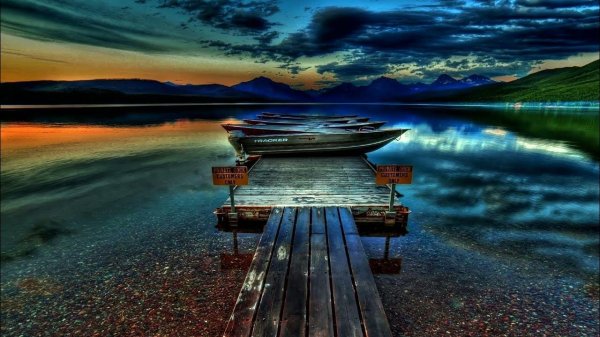 лодка на озере