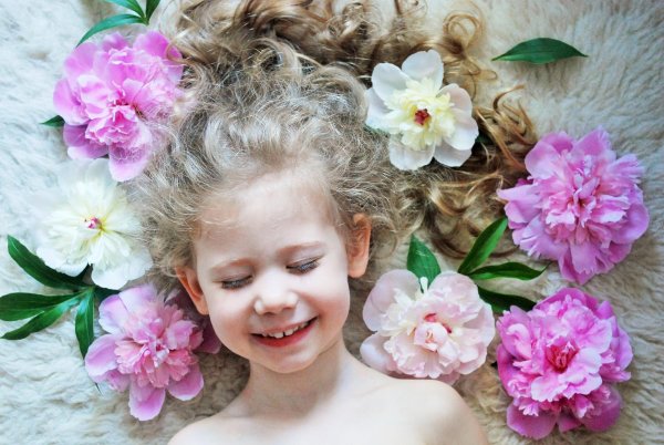 девочка в цветах