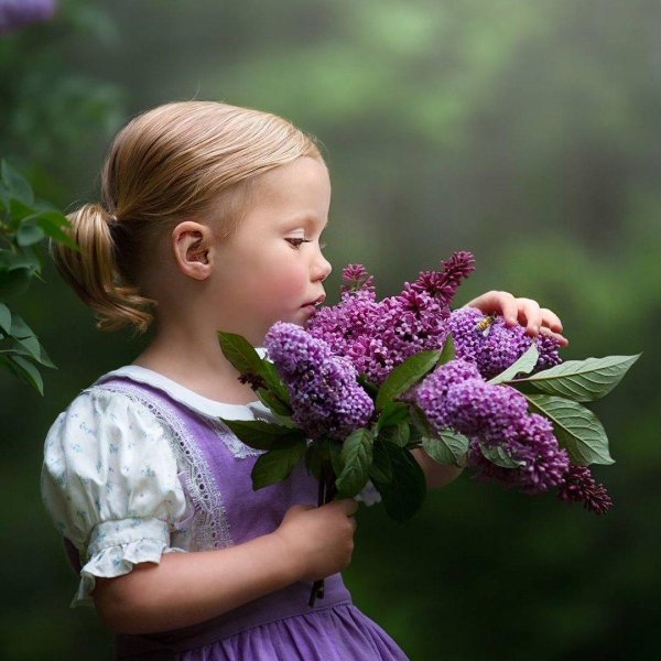 девочка в цветах