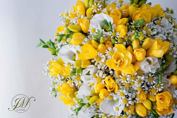 букеты с желтыми розами стильные