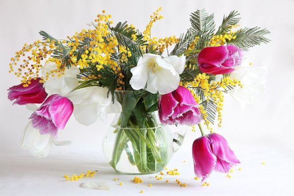 весенний букет с мимозой