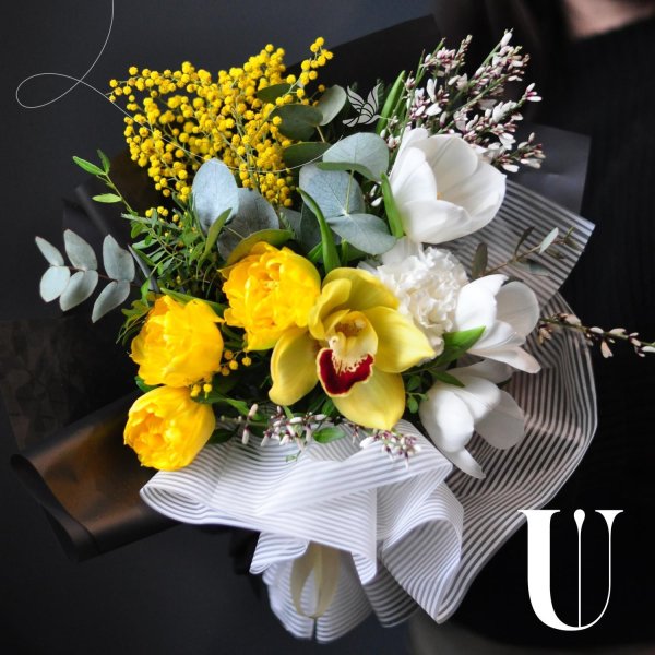 тюльпаны и мимоза