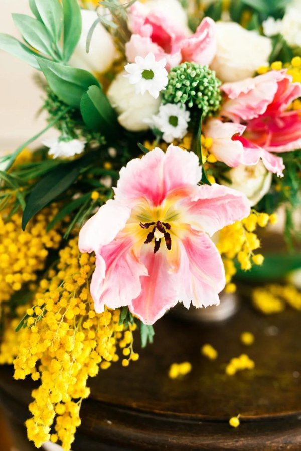 весенние цветы букет