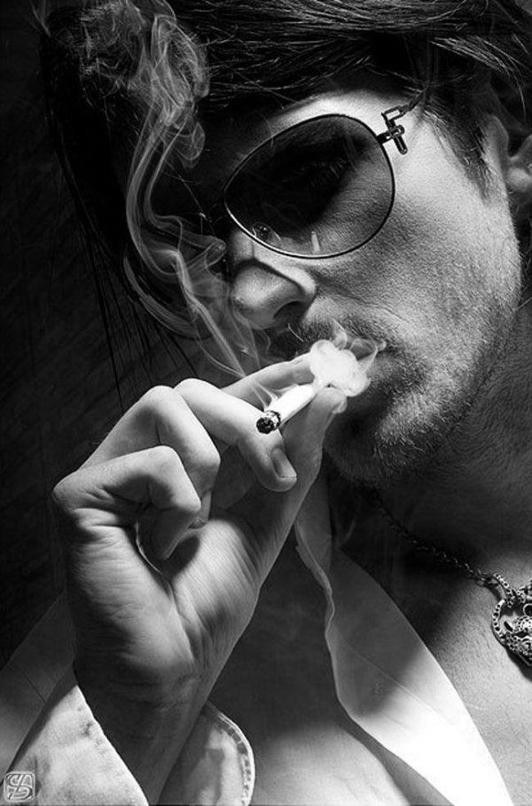 с сигаретой