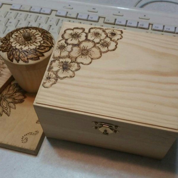 деревянная шкатулка