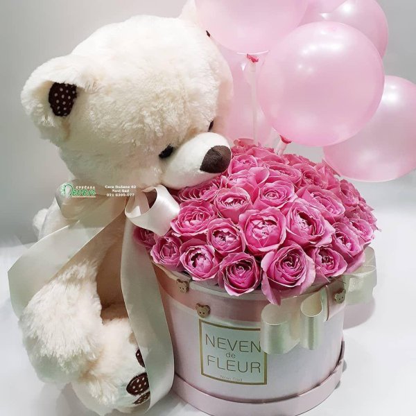 мишка и цветы