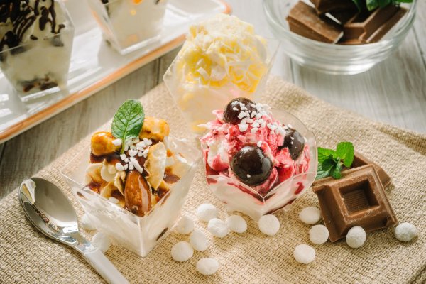 красивая подача мороженого