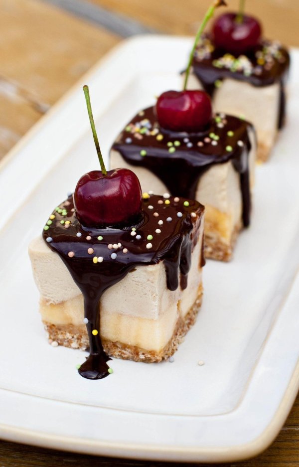 вишенка на торте