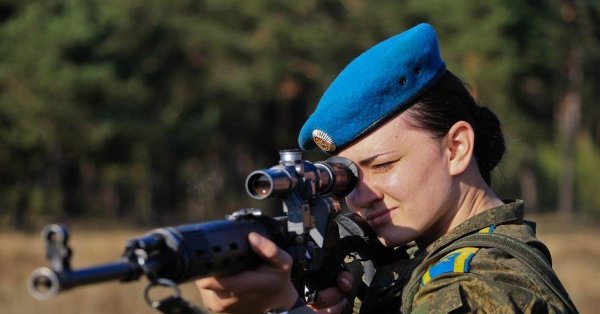 девушка военной форме