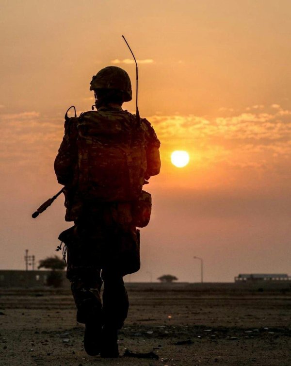 солдат спиной