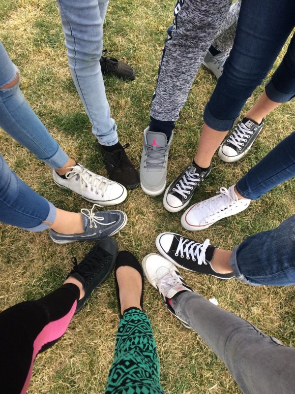 много подруг