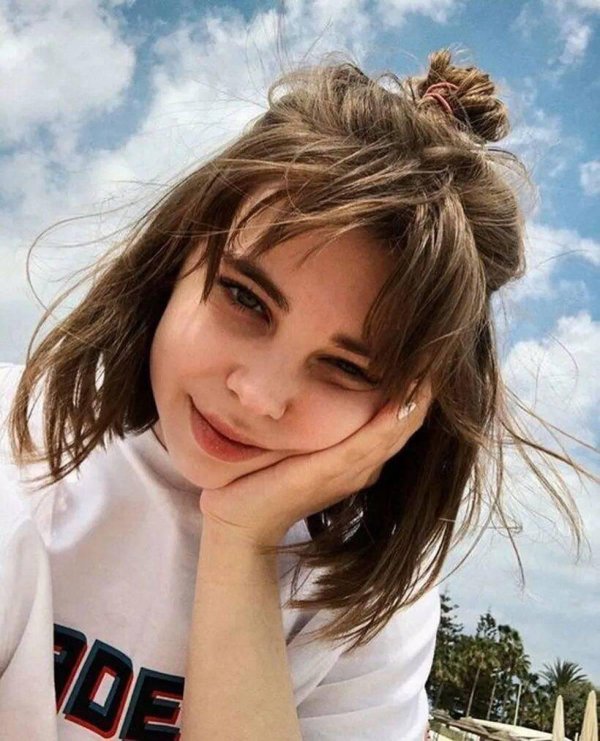 прическа челка