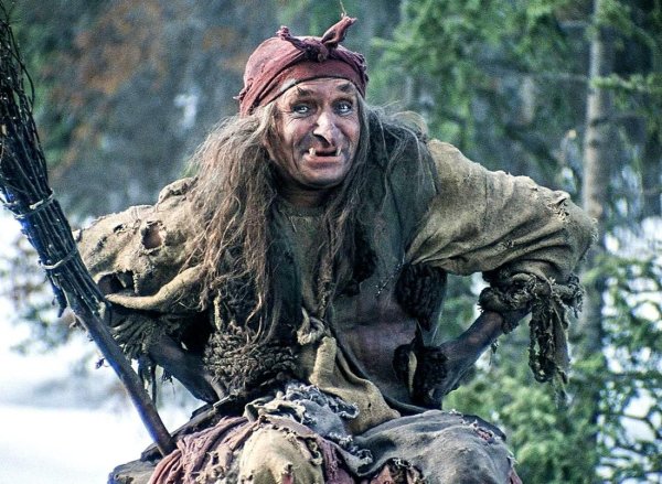 актер баба яга