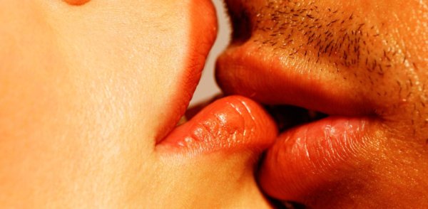 нежные поцелуи