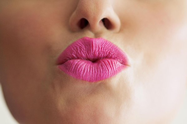 губы трубочкой