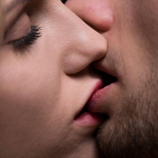 страстная поцелуй