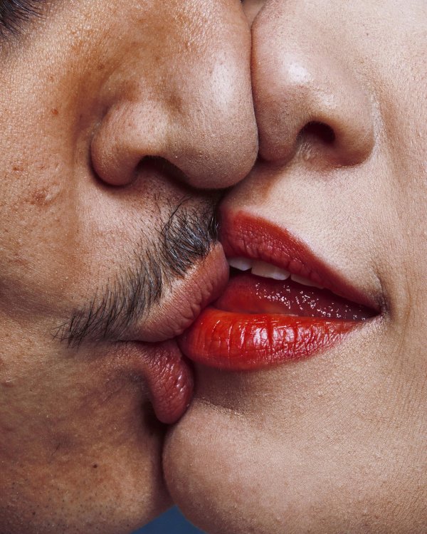 поцелуй вблизи