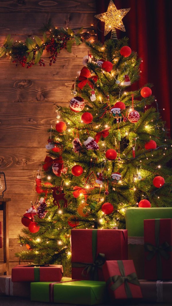 новый год подарки под елкой