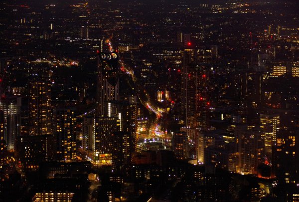 вид ночного города