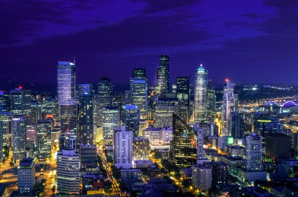 вид ночного города