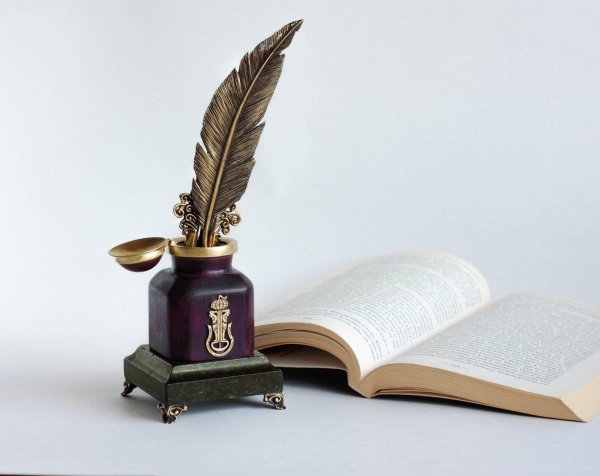 книга с пером