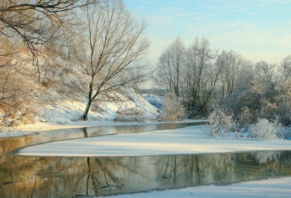 зимняя река