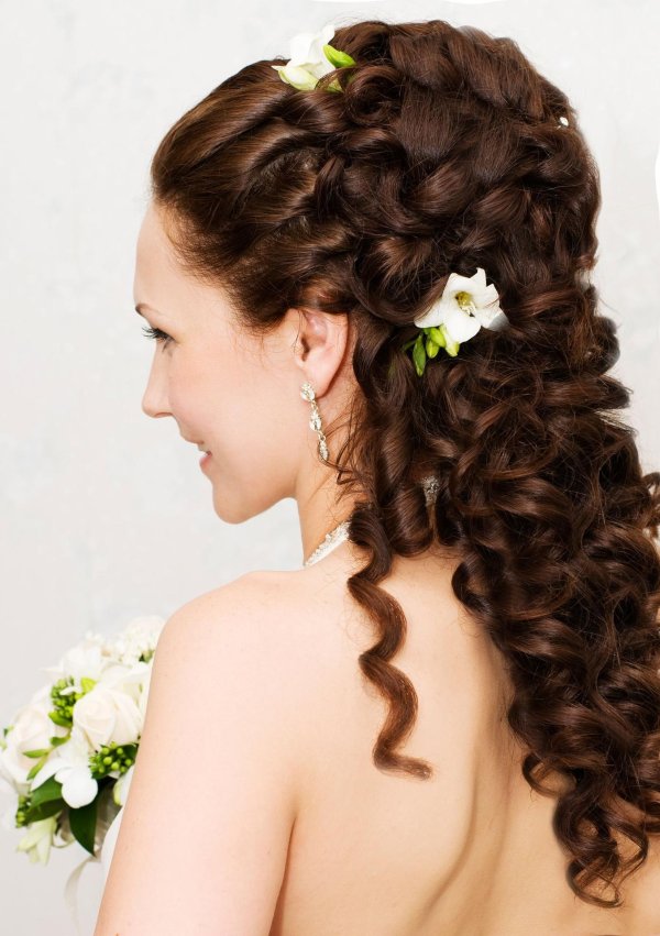 свадебная прическа на накрученные волосы