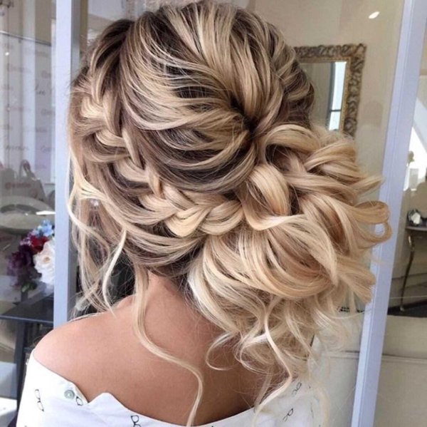 прическа вечерняя