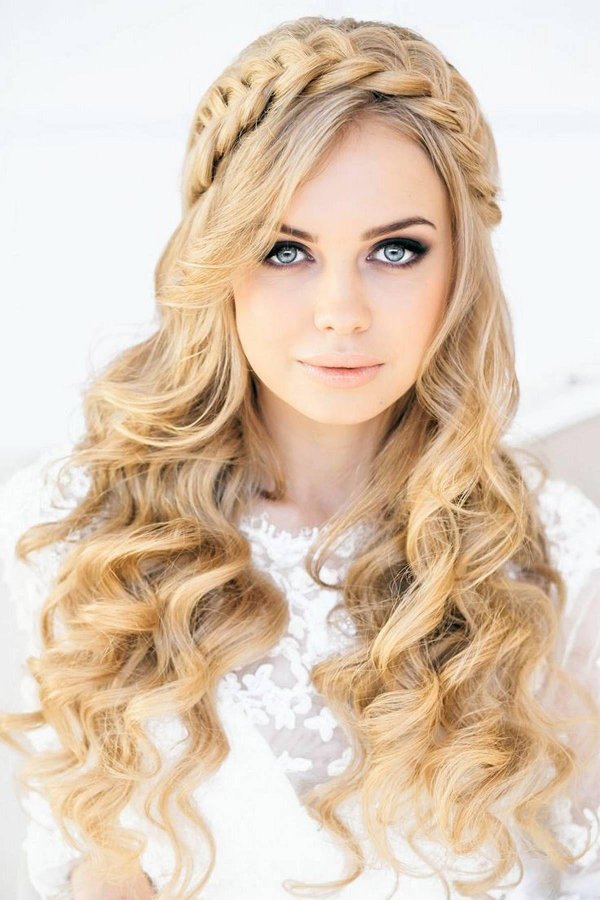 прическа на распущенные волосы