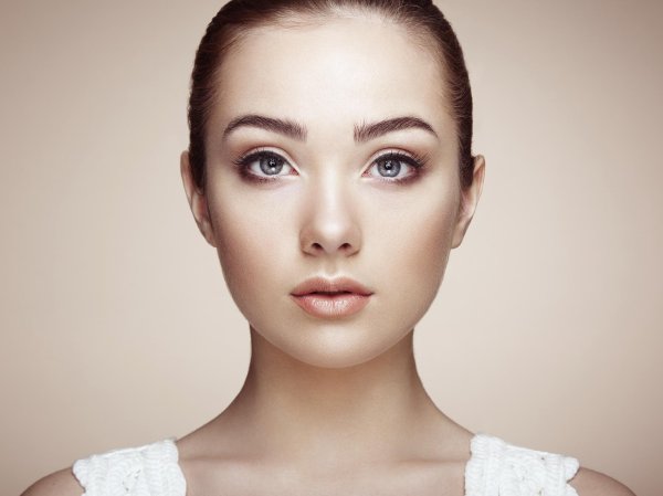 девушка анфас