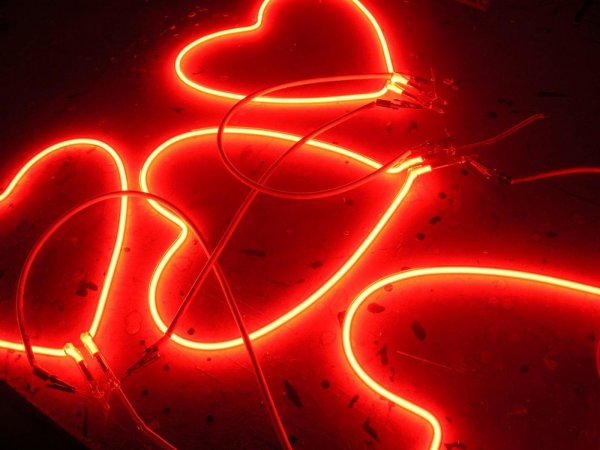 неоновое сердце