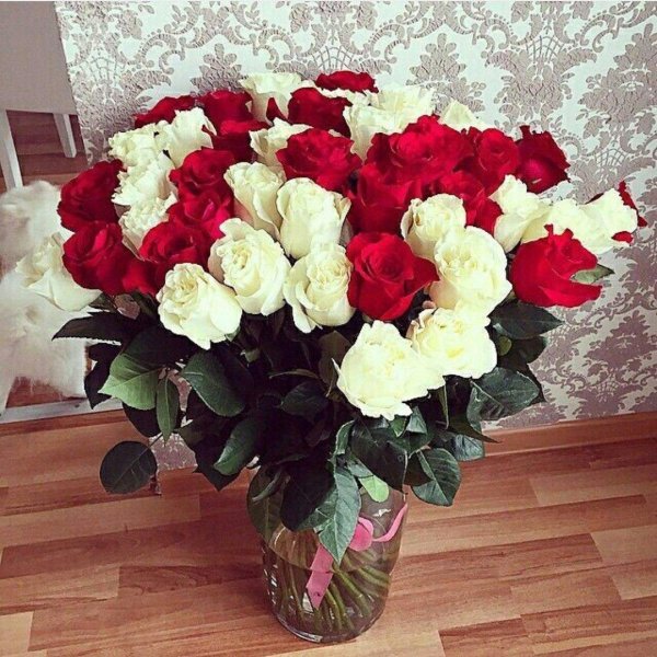 букет в комнате