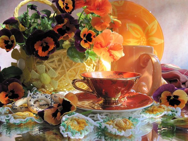 красивые натюрморты с анютиными глазками