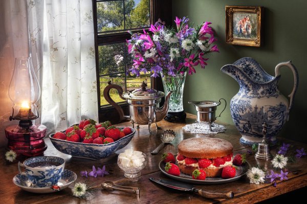 натюрморт клубника кувшин