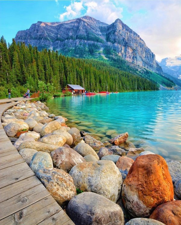 lake louise alberta canada