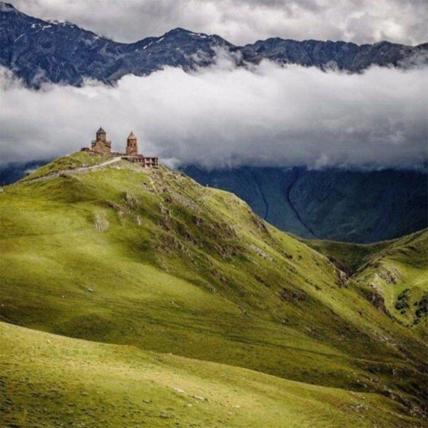 гора казбек гергетская церковь