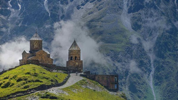 казбеги церковь гергети