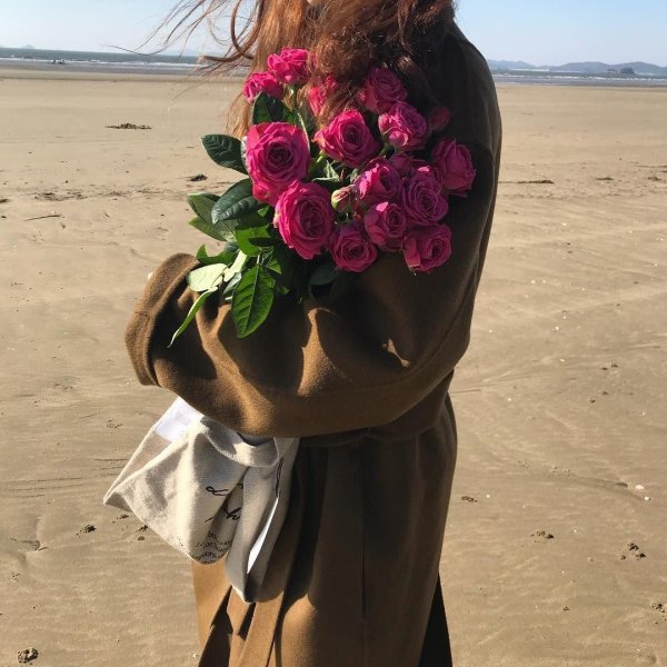 девушка с цветам