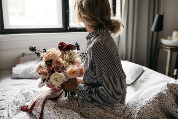 фотосессия с букетом цветов