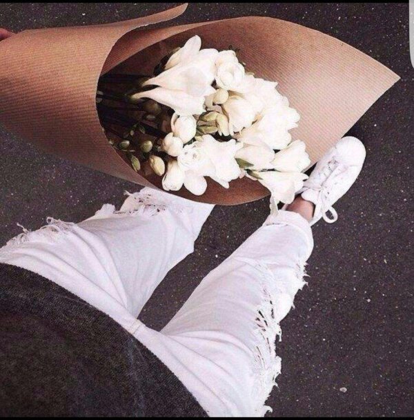 женские белые кроссовки